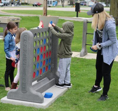 Disc-Connect-Game-Family-photo-1-LR-562x375